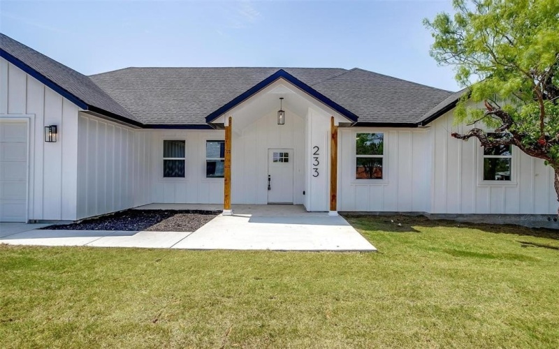 233 Lakeshore Drive, Runaway Bay, TX 76426, 4 Habitaciones Habitaciones , ,2 BañosBaños,Residential,En Venta,233 Lakeshore Drive,20903148