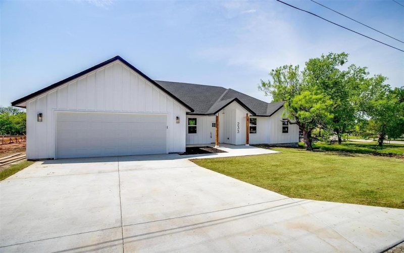 233 Lakeshore Drive, Runaway Bay, TX 76426, 4 Habitaciones Habitaciones , ,2 BañosBaños,Residential,En Venta,233 Lakeshore Drive,20903148