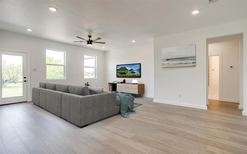 233 Lakeshore Drive, Runaway Bay, TX 76426, 4 Habitaciones Habitaciones , ,2 BañosBaños,Residential,En Venta,233 Lakeshore Drive,20903148