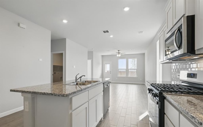 109 SEABISCUIT Court, Granbury, TX 76049, 4 Habitaciones Habitaciones , ,2 BañosBaños,Residential,En Venta,109 SEABISCUIT Court,20901477