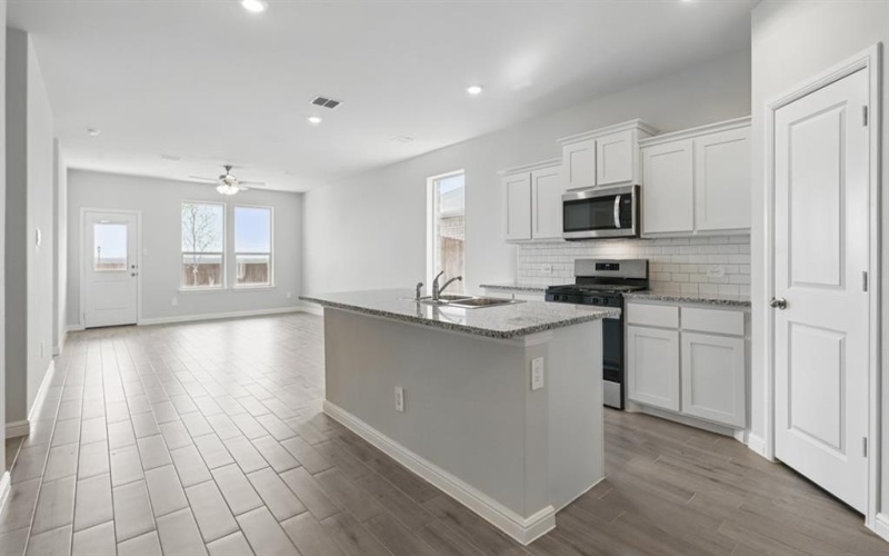 109 SEABISCUIT Court, Granbury, TX 76049, 4 Habitaciones Habitaciones , ,2 BañosBaños,Residential,En Venta,109 SEABISCUIT Court,20901477