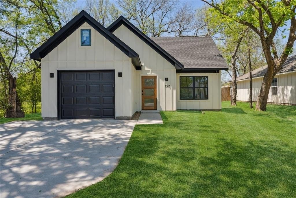 1313 Franklin Avenue, Bonham, TX 75418, 3 Bedrooms Bedrooms, ,2 BathroomsBathrooms,Residential,For Sale,1313 Franklin Avenue,20901897