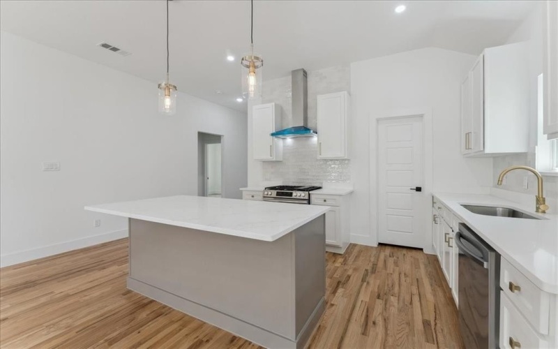 1313 Franklin Avenue, Bonham, TX 75418, 3 Bedrooms Bedrooms, ,2 BathroomsBathrooms,Residential,For Sale,1313 Franklin Avenue,20901897