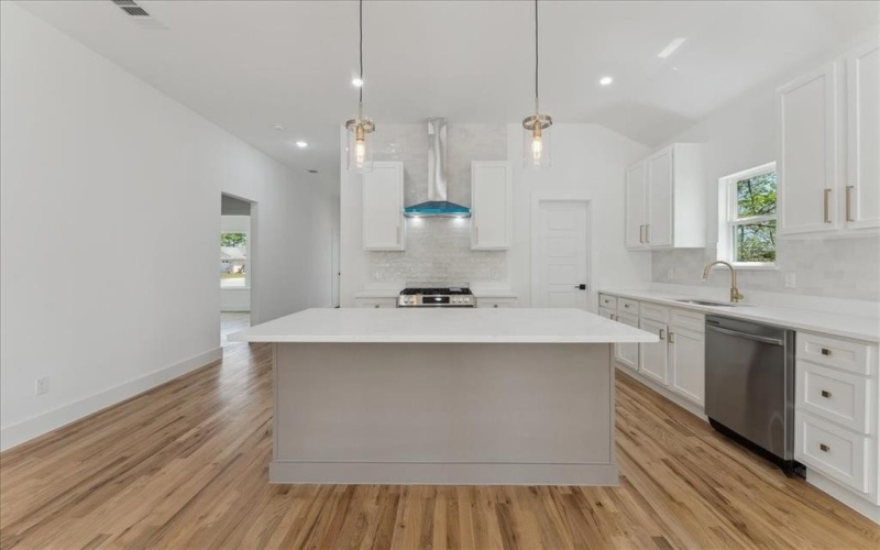 1313 Franklin Avenue, Bonham, TX 75418, 3 Bedrooms Bedrooms, ,2 BathroomsBathrooms,Residential,For Sale,1313 Franklin Avenue,20901897