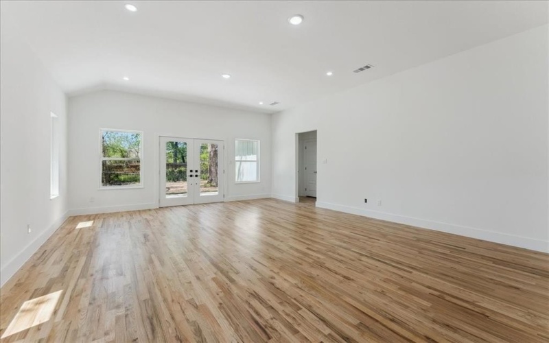 1313 Franklin Avenue, Bonham, TX 75418, 3 Bedrooms Bedrooms, ,2 BathroomsBathrooms,Residential,For Sale,1313 Franklin Avenue,20901897