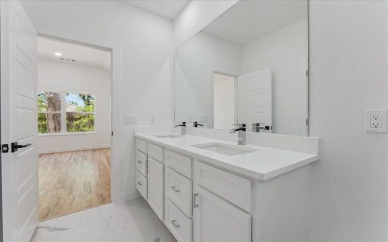 1313 Franklin Avenue, Bonham, TX 75418, 3 Bedrooms Bedrooms, ,2 BathroomsBathrooms,Residential,For Sale,1313 Franklin Avenue,20901897