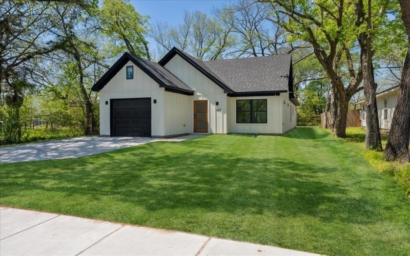1313 Franklin Avenue, Bonham, TX 75418, 3 Bedrooms Bedrooms, ,2 BathroomsBathrooms,Residential,For Sale,1313 Franklin Avenue,20901897
