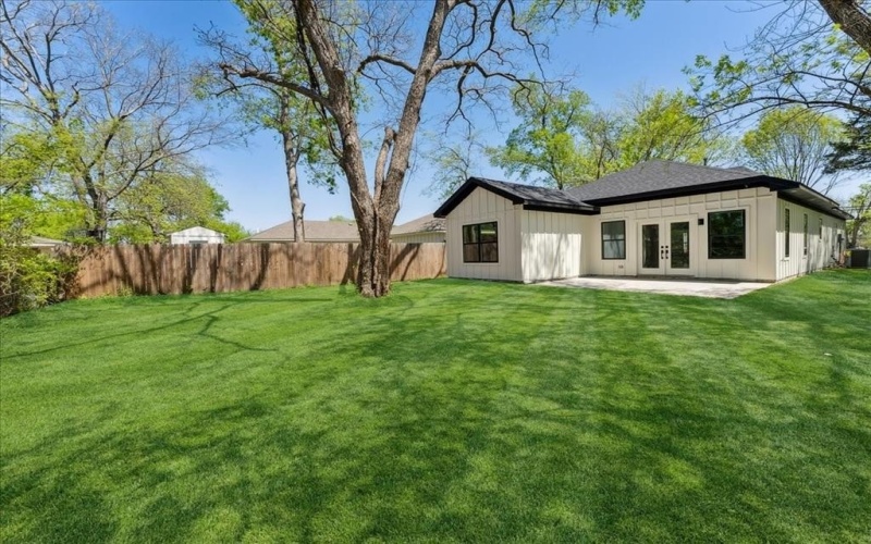 1313 Franklin Avenue, Bonham, TX 75418, 3 Bedrooms Bedrooms, ,2 BathroomsBathrooms,Residential,For Sale,1313 Franklin Avenue,20901897