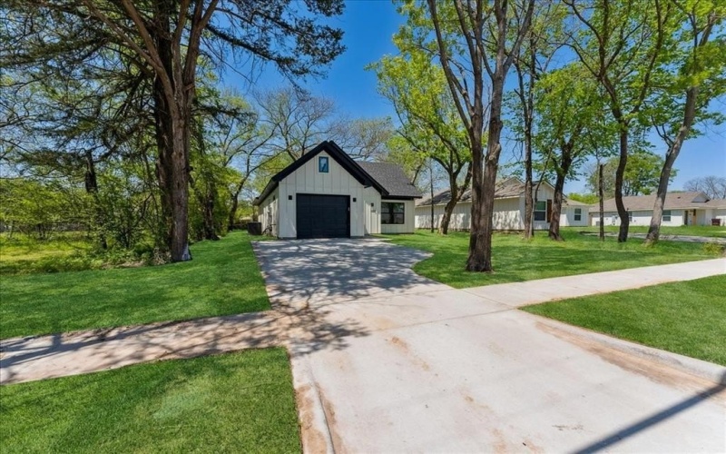 1313 Franklin Avenue, Bonham, TX 75418, 3 Bedrooms Bedrooms, ,2 BathroomsBathrooms,Residential,For Sale,1313 Franklin Avenue,20901897