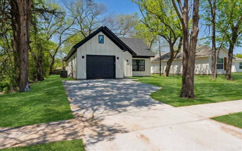 1313 Franklin Avenue, Bonham, TX 75418, 3 Bedrooms Bedrooms, ,2 BathroomsBathrooms,Residential,For Sale,1313 Franklin Avenue,20901897