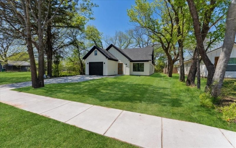 1313 Franklin Avenue, Bonham, TX 75418, 3 Bedrooms Bedrooms, ,2 BathroomsBathrooms,Residential,For Sale,1313 Franklin Avenue,20901897