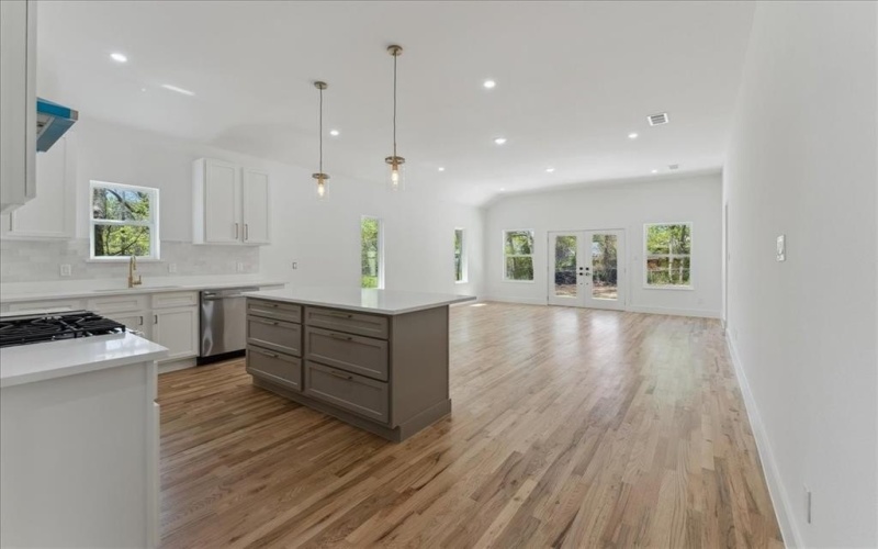 1313 Franklin Avenue, Bonham, TX 75418, 3 Bedrooms Bedrooms, ,2 BathroomsBathrooms,Residential,For Sale,1313 Franklin Avenue,20901897