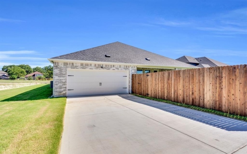 1924 Comanche Drive, DeSoto, TX 75115, 3 Bedrooms Bedrooms, ,2 BathroomsBathrooms,Residential,For Sale,1924 Comanche Drive,0,20908479