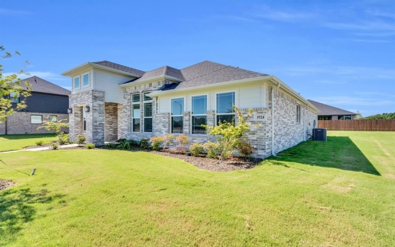 1924 Comanche Drive, DeSoto, TX 75115, 3 Bedrooms Bedrooms, ,2 BathroomsBathrooms,Residential,For Sale,1924 Comanche Drive,0,20908479