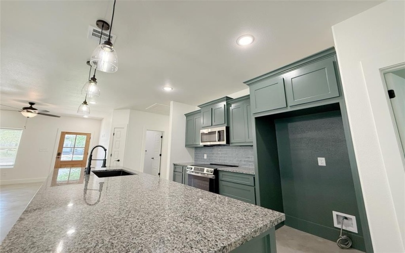 611 W Baker Street, Denison, TX 75020, 3 Bedrooms Bedrooms, ,2 BathroomsBathrooms,Residential,For Sale,611 W Baker Street,20906165