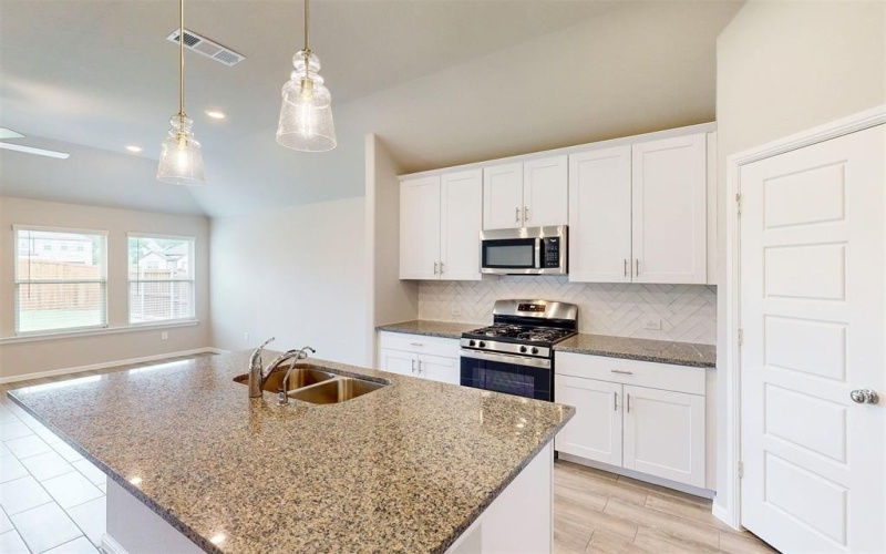 1106 Linwood Drive, Justin, TX 76247, 4 Habitaciones Habitaciones , ,2 BañosBaños,Residential,En Venta,1106 Linwood Drive,20904812