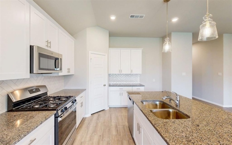 1106 Linwood Drive, Justin, TX 76247, 4 Habitaciones Habitaciones , ,2 BañosBaños,Residential,En Venta,1106 Linwood Drive,20904812