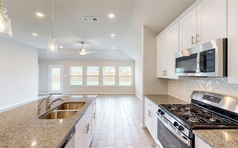 1106 Linwood Drive, Justin, TX 76247, 4 Habitaciones Habitaciones , ,2 BañosBaños,Residential,En Venta,1106 Linwood Drive,20904812