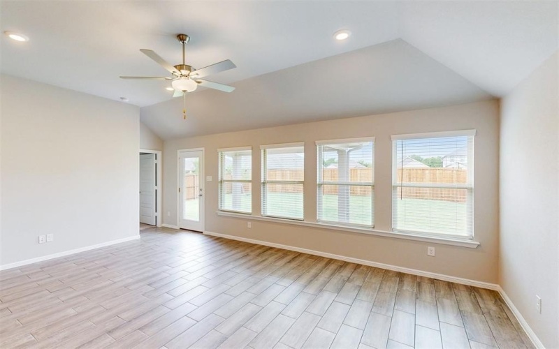 1106 Linwood Drive, Justin, TX 76247, 4 Habitaciones Habitaciones , ,2 BañosBaños,Residential,En Venta,1106 Linwood Drive,20904812