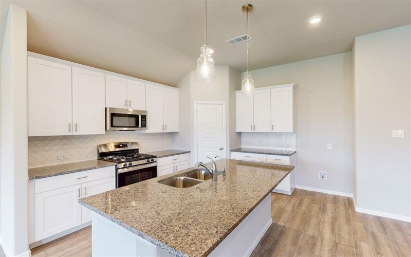 1106 Linwood Drive, Justin, TX 76247, 4 Habitaciones Habitaciones , ,2 BañosBaños,Residential,En Venta,1106 Linwood Drive,20904812