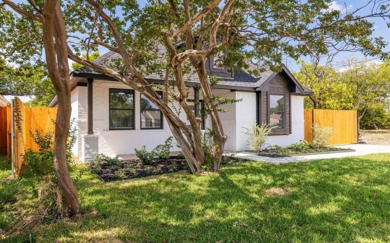 437 N Jim Miller Road, Dallas, TX 75217, 3 Bedrooms Bedrooms, ,2 BathroomsBathrooms,Residential,For Sale,437 N Jim Miller Road,20905764