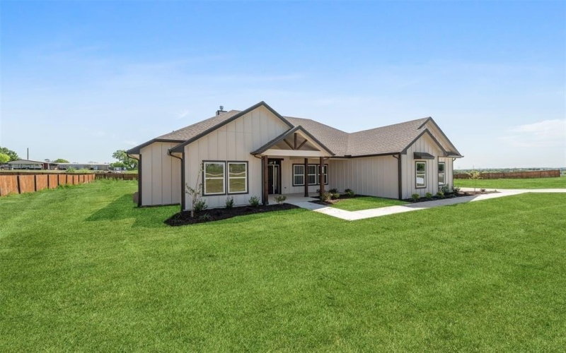 1005 Don Eve Court, Azle, TX 76020, 4 Bedrooms Bedrooms, ,2 BathroomsBathrooms,Residential,For Sale,1005 Don Eve Court,20909162