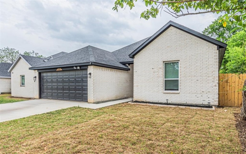 2914 Wilhurt Avenue, Dallas, TX 75216, 3 Habitaciones Habitaciones , ,2 BañosBaños,Residential,En Venta,2914 Wilhurt Avenue,20910358