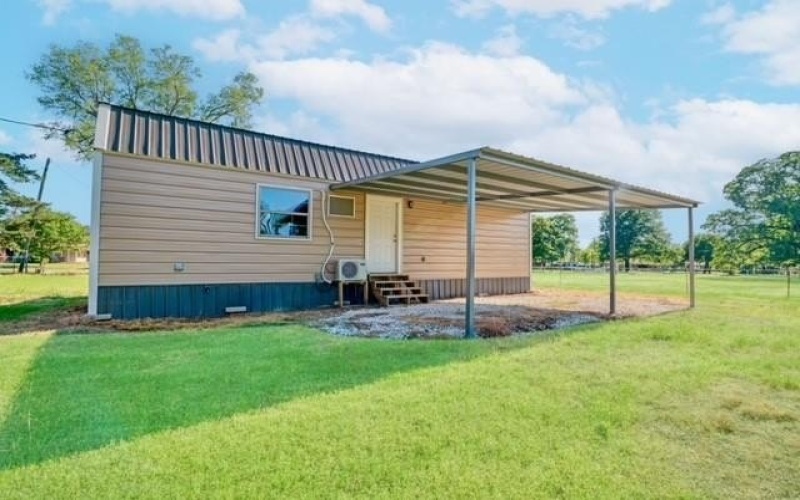 1140 W Division Street, Blossom, TX 75416, 1 Dormitorio Habitaciones , ,1 BañoBaños,Residential,En Venta,1140 W Division Street,20911140