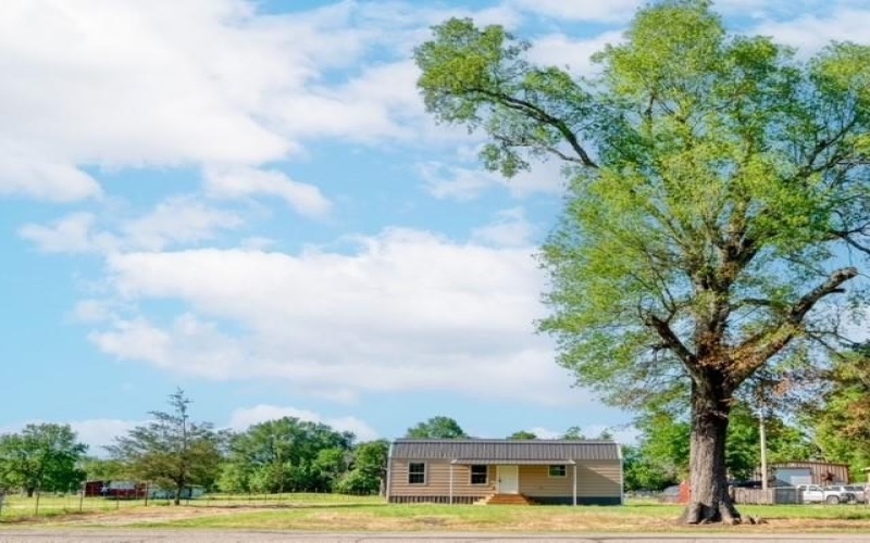 1140 W Division Street, Blossom, TX 75416, 1 Dormitorio Habitaciones , ,1 BañoBaños,Residential,En Venta,1140 W Division Street,20911140