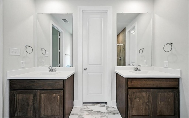 3705 Hickory Street, Sherman, TX 75092, 3 Habitaciones Habitaciones , ,2 BañosBaños,Residential,En Venta,3705 Hickory Street,0,20911314