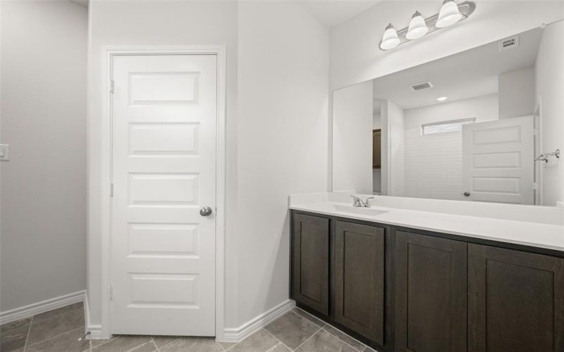 409-411 Saddle Lane, Denton, TX 76205, 8 Habitaciones Habitaciones , ,5 BañosBaños,Residential Multi Family,En Venta,409-411 Saddle Lane,20911602