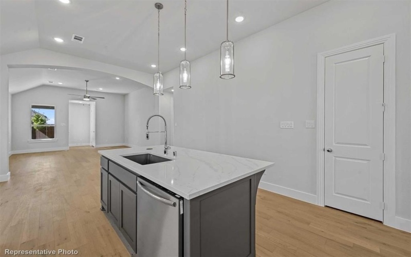 1052 Hackberry Emperor Street, Crowley, TX 76036, 4 Habitaciones Habitaciones , ,3 BañosBaños,Residential,En Venta,1052 Hackberry Emperor Street,20910086
