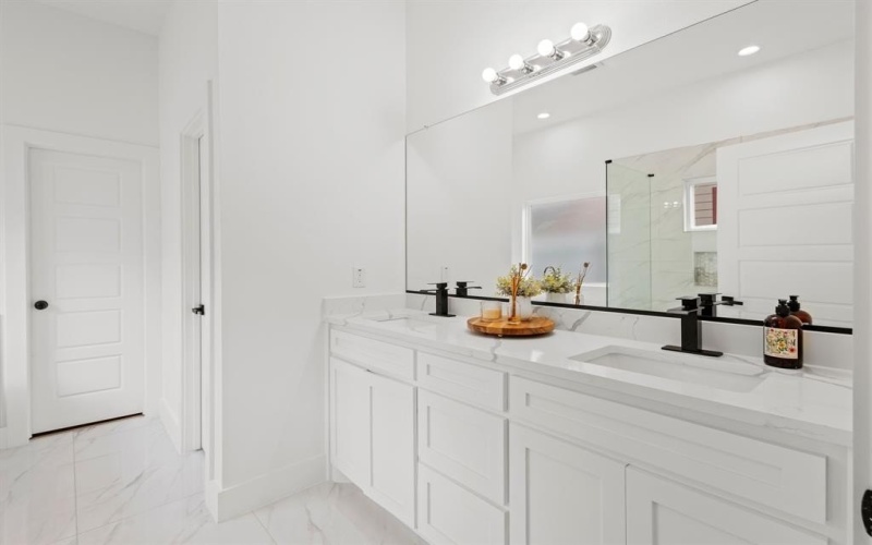 2827 Grafton Avenue, Dallas, TX 75211, 4 Bedrooms Bedrooms, ,3 BathroomsBathrooms,Residential,For Sale,2827 Grafton Avenue,20914801
