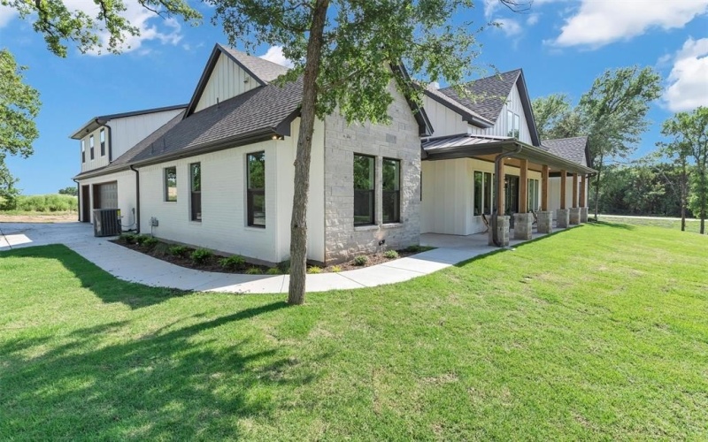 9001 Emma Court, Granbury, TX 76049, 4 Bedrooms Bedrooms, ,5 BathroomsBathrooms,Residential,For Sale,9001 Emma Court,20914858