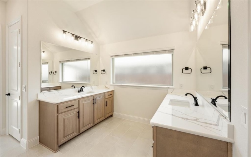 1124 Cascades Drive, Justin, TX 76247, 3 Bedrooms Bedrooms, ,3 BathroomsBathrooms,Residential,For Sale,1124 Cascades Drive,0,20912771
