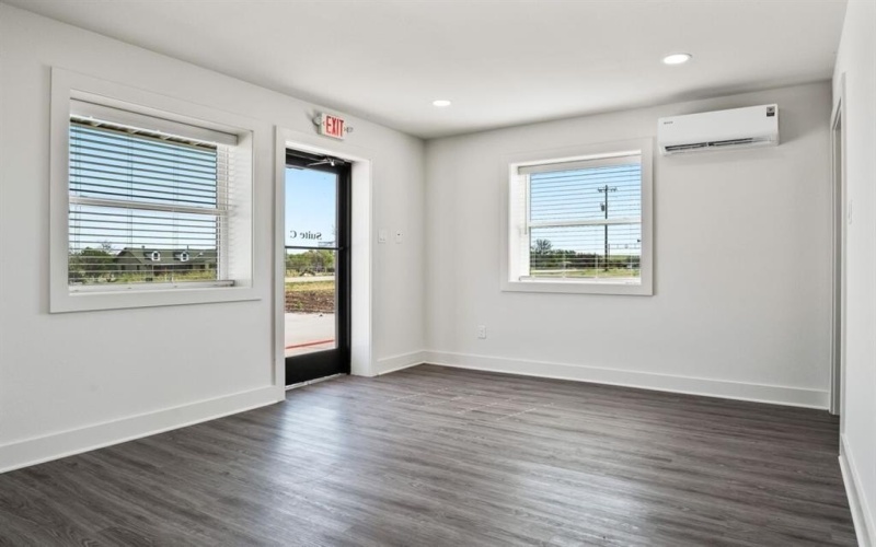 2036 Seaborn Road #BLDG 4, STE C, Ponder, TX 76259, ,Otro,En Venta,2036 Seaborn Road,20913554