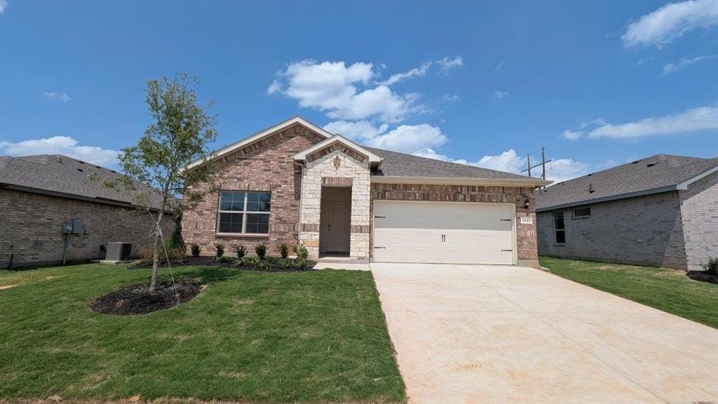 1021 TRACTION Trail, Cleburne, TX 76031, 4 Habitaciones Habitaciones , ,2 BañosBaños,Residential,En Venta,1021 TRACTION Trail,20914117