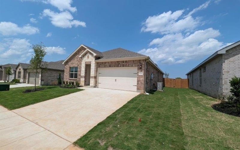 1021 TRACTION Trail, Cleburne, TX 76031, 4 Habitaciones Habitaciones , ,2 BañosBaños,Residential,En Venta,1021 TRACTION Trail,20914117