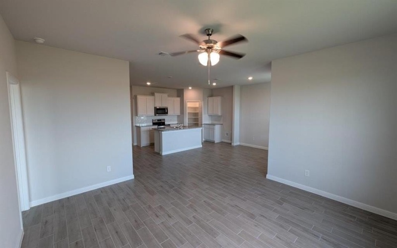 1021 TRACTION Trail, Cleburne, TX 76031, 4 Habitaciones Habitaciones , ,2 BañosBaños,Residential,En Venta,1021 TRACTION Trail,20914117