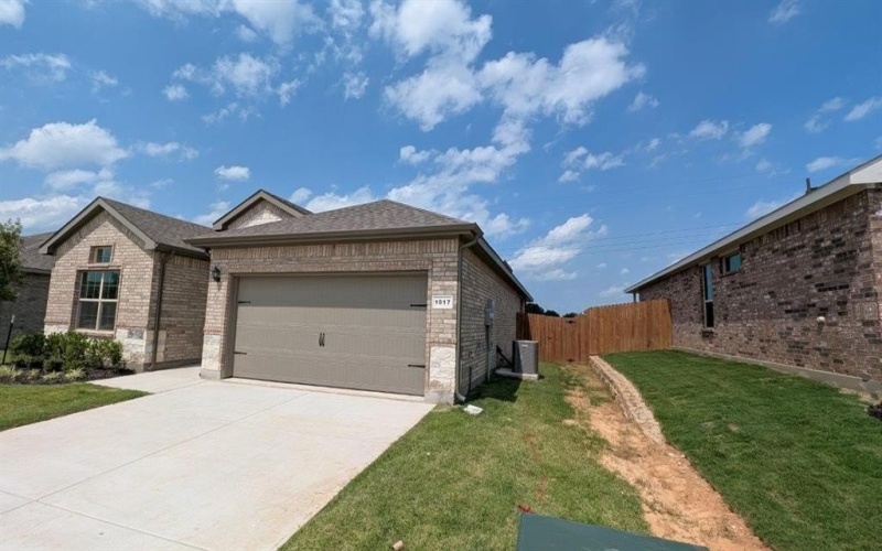 1017 TRACTION Trail, Cleburne, TX 76031, 4 Habitaciones Habitaciones , ,2 BañosBaños,Residential,En Venta,1017 TRACTION Trail,20914120
