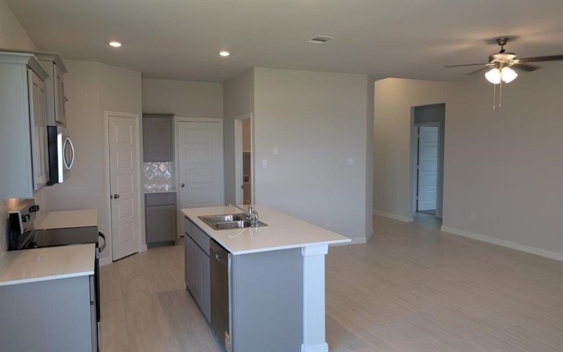 1017 TRACTION Trail, Cleburne, TX 76031, 4 Habitaciones Habitaciones , ,2 BañosBaños,Residential,En Venta,1017 TRACTION Trail,20914120