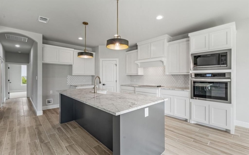 285 Lake Ridge Court, Bluff Dale, TX 76433, 4 Habitaciones Habitaciones , ,2 BañosBaños,Residential,En Venta,285 Lake Ridge Court,20917657