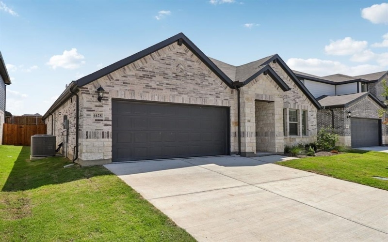 6628 Stone Elm Lane, Fort Worth, TX 76036, 4 Bedrooms Bedrooms, ,3 BathroomsBathrooms,Residential,For Sale,6628 Stone Elm Lane,20918399
