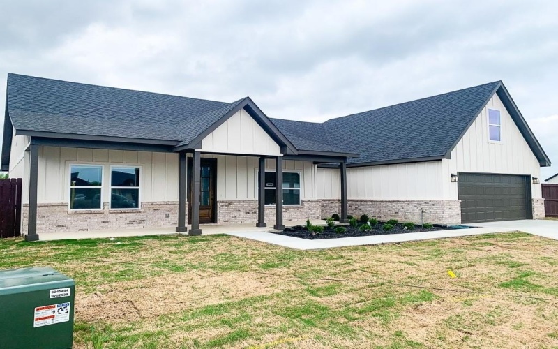 208 Bluff Court, Godley, TX 76044, 3 Bedrooms Bedrooms, ,3 BathroomsBathrooms,Residential,For Sale,208 Bluff Court,20918647