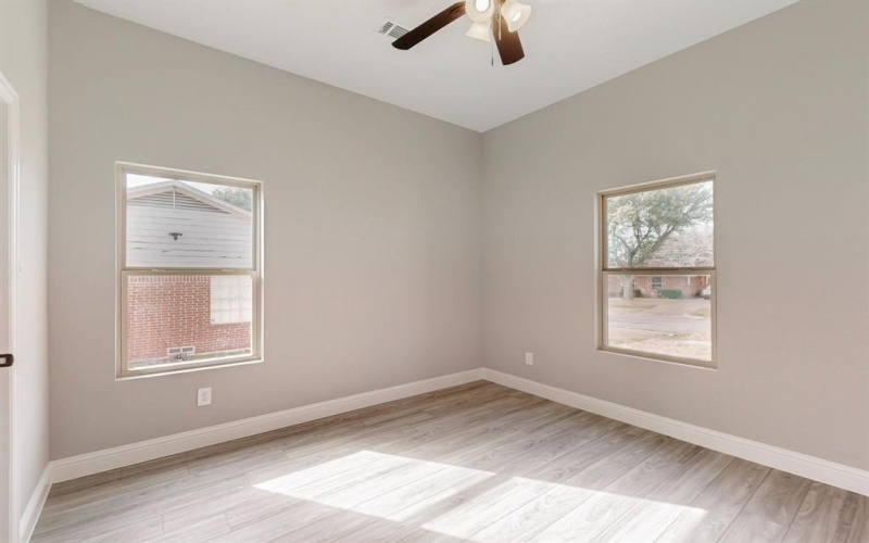 706 Poinsettia Drive, Lancaster, TX 75146, 4 Habitaciones Habitaciones , ,2 BañosBaños,Residential,En Venta,706 Poinsettia Drive,20918766