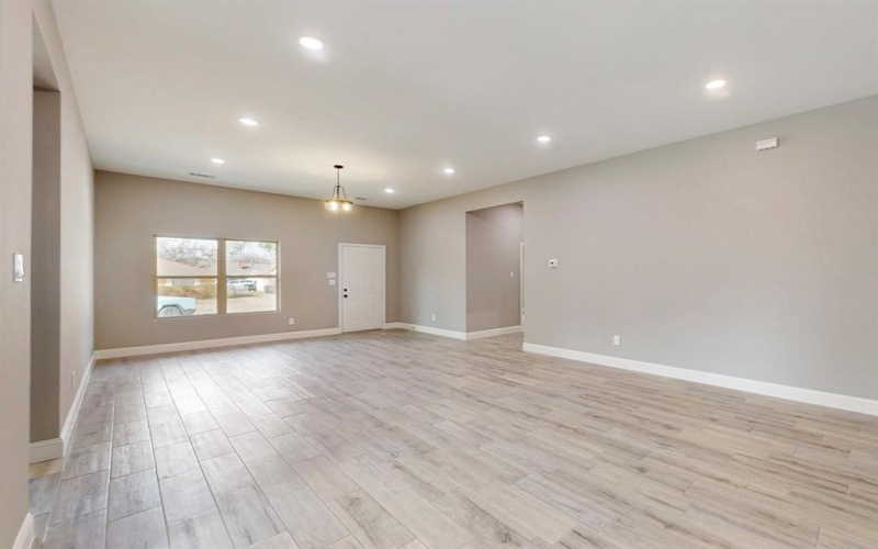 706 Poinsettia Drive, Lancaster, TX 75146, 4 Habitaciones Habitaciones , ,2 BañosBaños,Residential,En Venta,706 Poinsettia Drive,20918766
