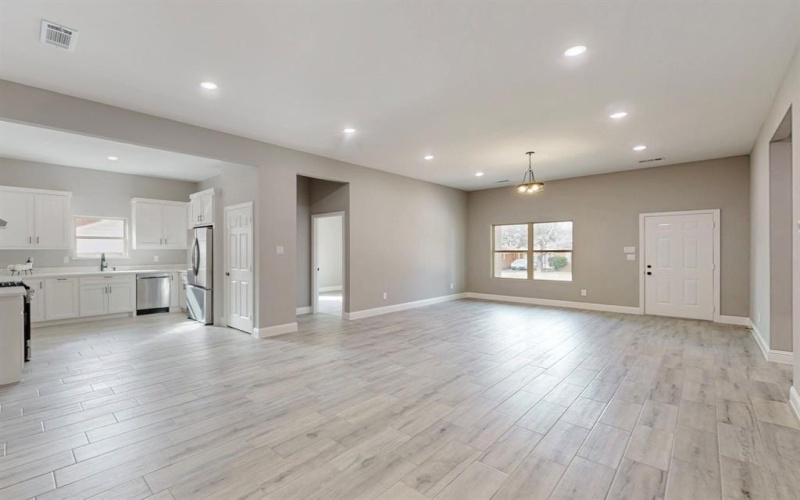 706 Poinsettia Drive, Lancaster, TX 75146, 4 Habitaciones Habitaciones , ,2 BañosBaños,Residential,En Venta,706 Poinsettia Drive,20918766