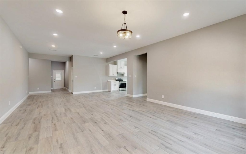 706 Poinsettia Drive, Lancaster, TX 75146, 4 Habitaciones Habitaciones , ,2 BañosBaños,Residential,En Venta,706 Poinsettia Drive,20918766