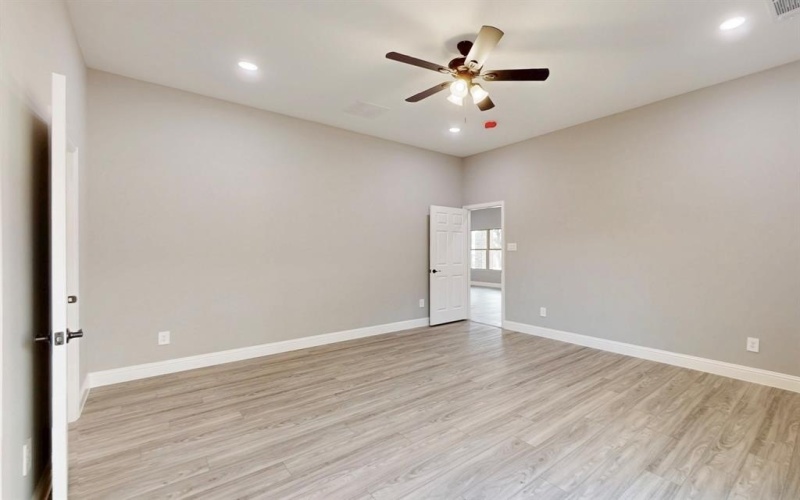 706 Poinsettia Drive, Lancaster, TX 75146, 4 Habitaciones Habitaciones , ,2 BañosBaños,Residential,En Venta,706 Poinsettia Drive,20918766