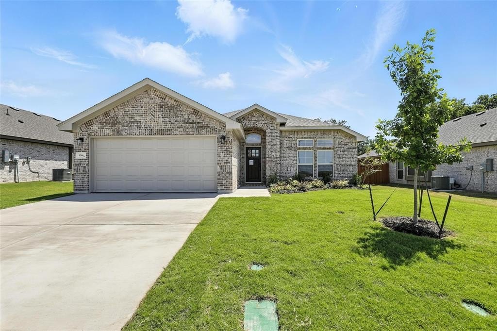 1200 Holly Street, Cleburne, TX 76033, 3 Bedrooms Bedrooms, ,2 BathroomsBathrooms,Residential,For Sale,1200 Holly Street,20919015